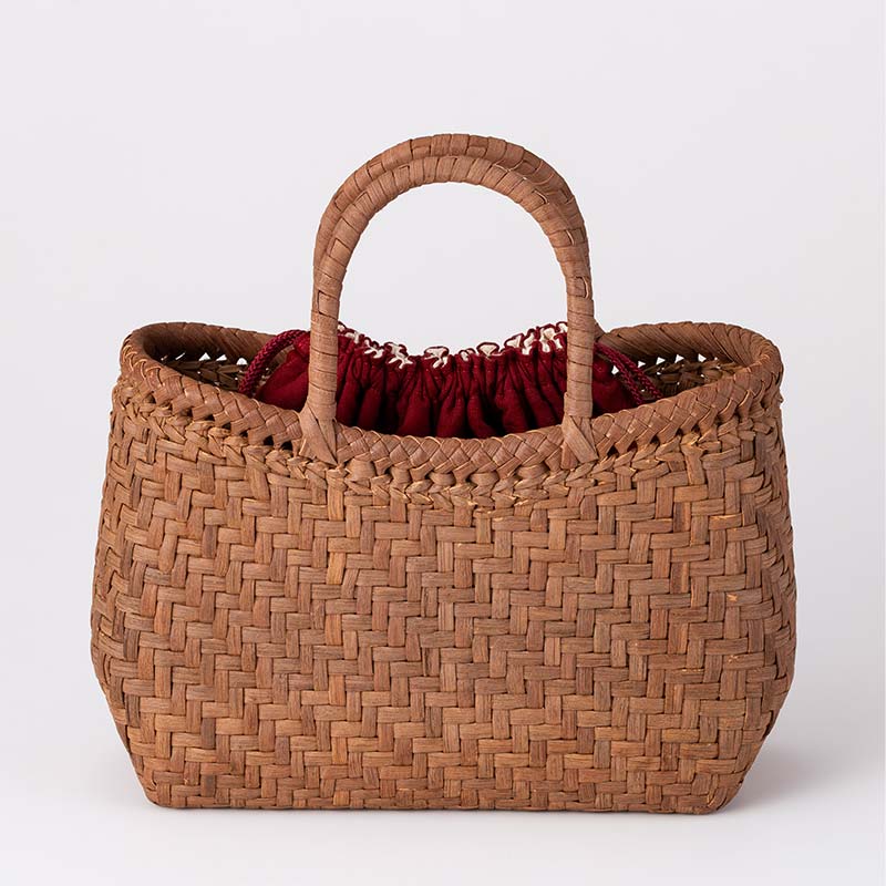 【ふるさと納税】 ≪ご好評につき1年以上待ち≫ 山形県西川町 大井沢産 山葡萄籠 山ぶどうのつるカゴ アーチ状 小 内袋付 （約縦17cm×横25cm×まち9cm 取っ手11cm） 蔓籠 籠 バック 手作り 職人 やまぶどう 国産 月山 民芸品 伝統工芸品 FYN6-002