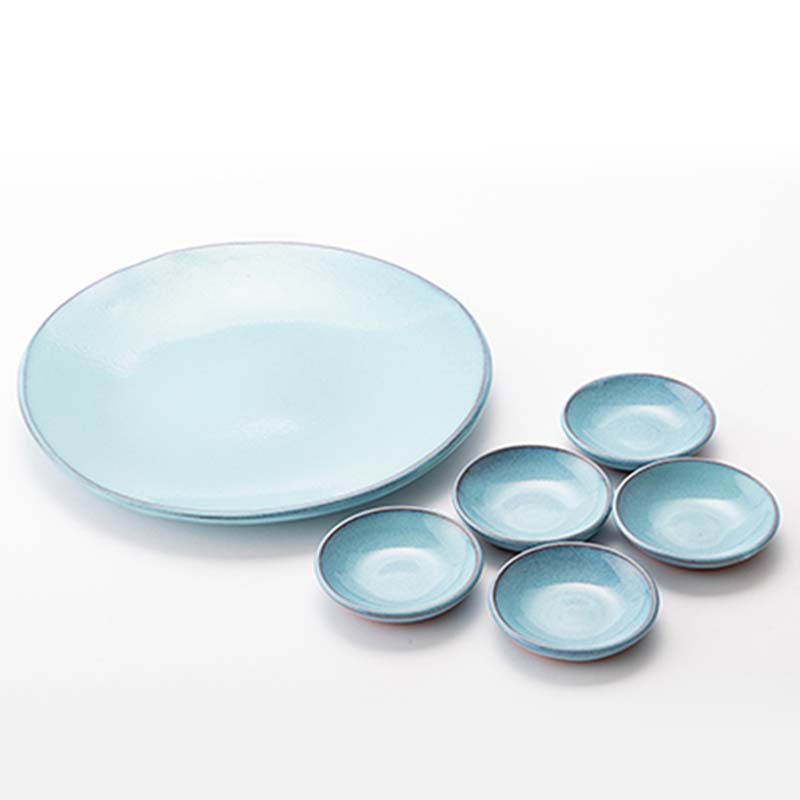 【ふるさと納税】【金山町×新庄市 共通返礼品】伝統工芸「新庄東山焼」尺皿と小皿セット（尺皿1枚、小皿5枚）とかねやま杉の木口寄せプレート【中】 F4B-0442