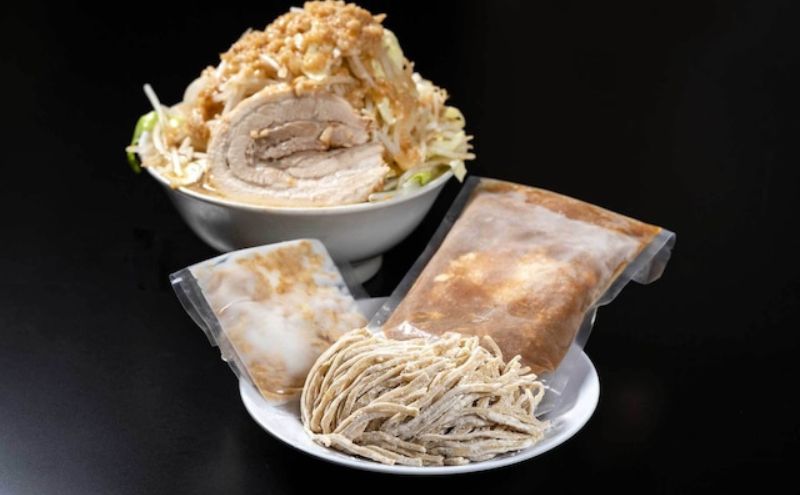 【ふるさと納税】G-しお：4食セット お取り寄せ 「二郎系 ラーメン」 塩とんこつ 麺類 豚 旨味 濃厚スープ 平打ち 太麺 絶妙 バランス 溶き卵 コク おじや 冷凍 トッピング ボリューム