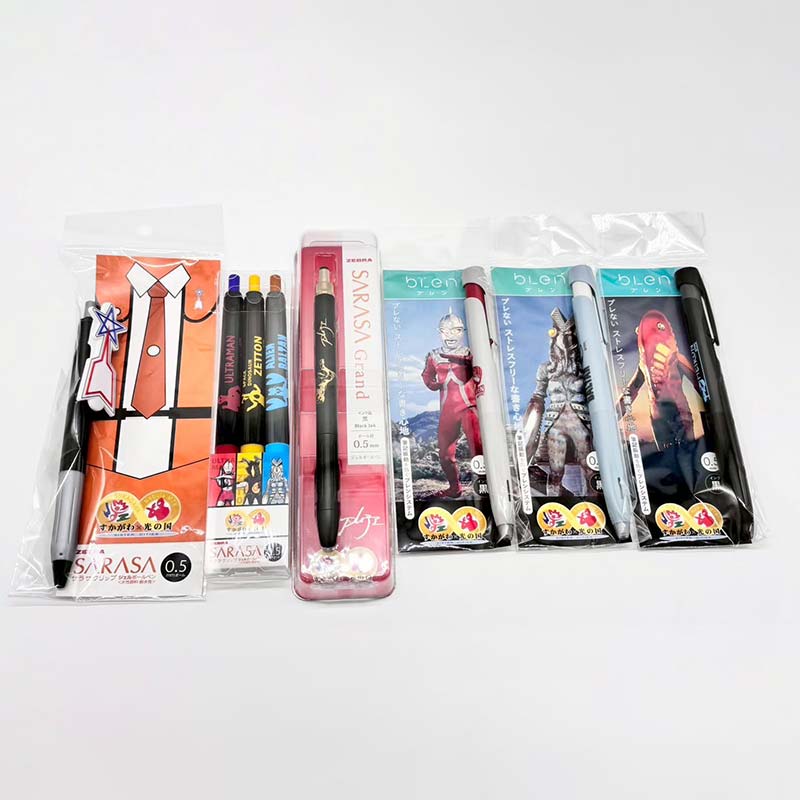 【ふるさと納税】すかがわ×光の国 オリジナルウルトラマンペン8本セット M78星雲 ジェルインク サラサ ブレン ZEBRA 流星バッジ ウルトラマン ゼットン バルタン星人 ウルトラセブン メトロン星人 円谷英二 F7X-0585