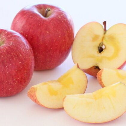 【ふるさと納税】蜜たっぷり！「ふじりんご」10kg箱（28〜36玉）【国見町産】　【果物類・林檎・りんご・リンゴ】　お届け：2022年11月中旬頃から12月中旬頃まで