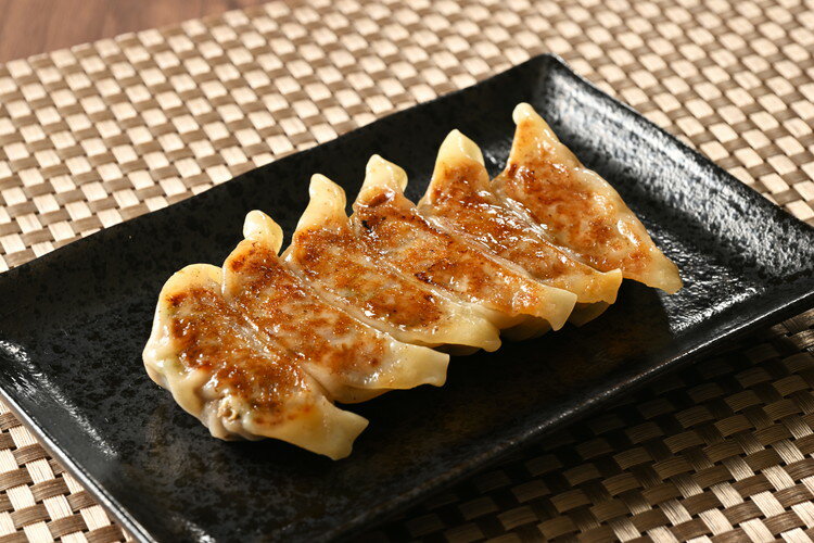 【ふるさと納税】牛肉餃子　135個（15個入り×9） ｜ 餃子 ギョウザ ぎょうざ 冷凍 冷凍食品 蒸し焼き 簡単調理 お弁当 おかず おつまみ 惣菜 肉 牛肉 和牛 ビーフ※着日指定不可※離島への配送不可