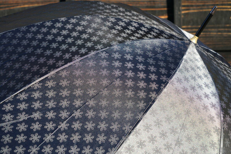 楽天茨城県古河市【ふるさと納税】雪華模様のオリジナル傘（サイズ60cm）「もらっても、贈っても喜ばれる傘」カラー：ブラック_BL05