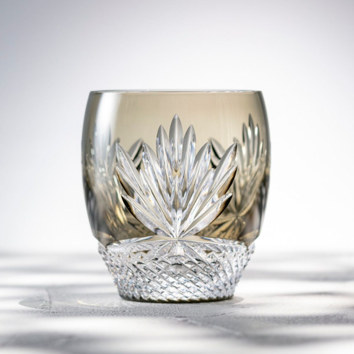 【ふるさと納税】江戸切子 冷酒杯 月下美人 T535-2763-BLK | 江戸切子 クリスタルガラス 冷酒杯 日本酒 冷酒 盃 おちょこ お猪口 猪口 グラス 記念日 日本土産 伝統 日本製 プレゼント 贈り物 卒業祝い 就職祝い 記念品 贈答品 父の日 母の日 茨城県 龍ケ崎市