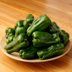 【ふるさと納税】丸ごと食べられる!波崎ジャンボピーマン 4kg 約70個入り 野菜 ピーマン 丸ごと BBQ おかず 無限 神栖市 茨城県 送料無料