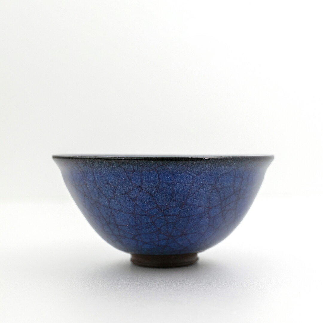 【ふるさと納税】【 氷裂貫入瑠璃青瓷 】 抹茶茶碗 （ 小野寺裕司 作 ） 径14cm×高さ6.9cm 茶碗 湯飲み 夫婦湯飲み 陶器 陶芸 お茶 食器