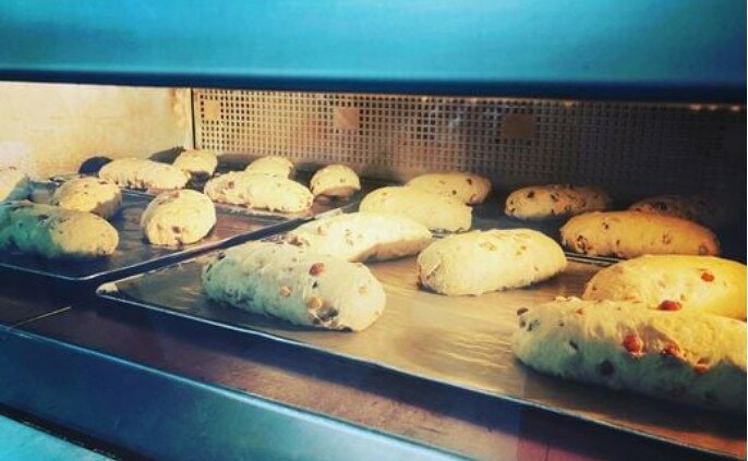 【ふるさと納税】【クリスマス期間限定】有機ドライフルーツの「シュトレン」（Stollen）　1個（400g） ／ シュトーレン シュトレン ギフト ドイツ ケーキ お菓子 パン スイーツ ドライフルーツ ナッツ クリスマス クリスマスパーティー