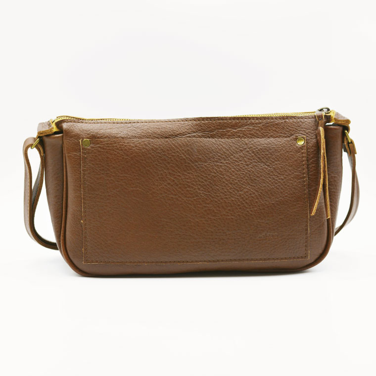 【ふるさと納税】益子の革工房maharoのラウンドショルダーバッグ（M）キャメルブラウン栃木県 益子町 ふるさと納税 ショルダーバッグ バッグ 牛革 手作り (AX116-1)