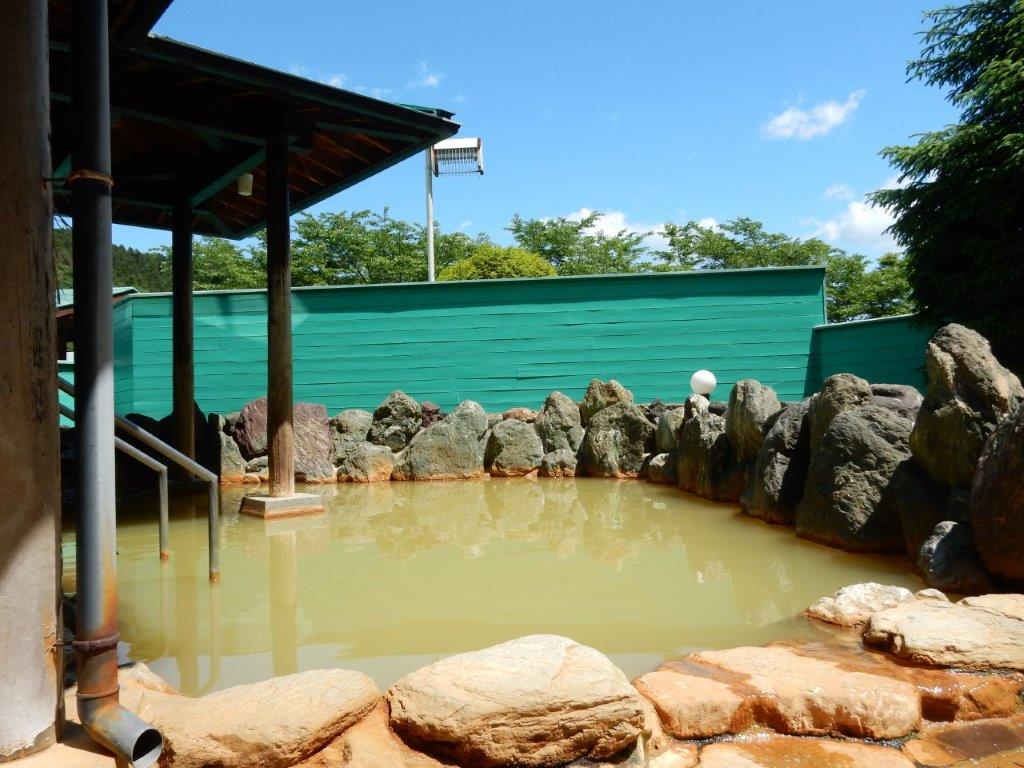 商品説明 名　　称 相間川温泉ふれあい館　ペア宿泊券 内 　　容 相間川温泉ふれあい館　ペア宿泊券 1泊2食付き（夕食時に2時間飲み放題付） 有効期限 1年間 提 供 者 相間川温泉株式会社 ・ふるさと納税よくある質問はこちら ・寄付申込みのキャンセル、返礼品の変更・返品はできません。あらかじめご了承ください。【ふるさと納税】相間川温泉ふれあい館 ペア宿泊セット 湯量・湯質・湯温と3拍子揃った天然温泉♪　 1泊2食付き（夕食時に2時間飲み放題付）　　　　　　　　　 【相間川温泉】 湧出温度62度、湯量・湯質・湯温と3拍子揃った天然温泉を堪能でき、泉質は、塩分濃度が高く、鉄分を多く含んだ温泉で、開放感が味わえる露天風呂が自慢です。温泉の効能は、疲労回復や神経痛・関節痛と多種多様に効き目があり、緑豊かな自然の中、おいしい空気とマイナスイオンを直接肌で感じる事ができます。 「ふるさと納税」寄付金は、下記の事業を推進する資金として活用してまいります。 寄付を希望される皆さまの想いでお選びください。 &#x2460; 健康・福祉に関する事業 &#x2461; 環境・安全に関する事業 &#x2462; 産業・観光に関する事業 &#x2463; 都市・建設に関する事業 &#x2464; 地域・自治に関する事業 &#x2465; 教育・文化・スポーツに関する事業 &#x2466; 群馬交響楽団に対する活動支援 &#x2467; 群馬ダイヤモンドペガサスに対する活動支援 &#x2468; 太陽誘電女子ソフトボール部に対する活動支援 &#x2469; ビックカメラ女子ソフトボール高崎に対する活動支援 &#x246a; ヤマダホールディングス陸上競技部に対する活動支援 &#x246b; 上野三碑保存活用に関する事業 &#x246c; 高崎経済大学に対する支援 &#x246d; 上武大学に対する支援 &#x246e; 高崎健康福祉大学に対する支援 &#x246f; 高崎商科大学に対する支援 &#x2470; 群馬パース大学に対する支援 &#x2471; 育英大学及び育英短期大学に対する支援 &#x2472; 新島学園短期大学に対する支援 &#x2473; ウクライナ新体操選手団への支援 &#x3251; その他（上記の事業のいずれかに使用）