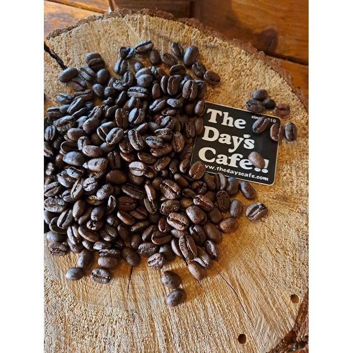 【ふるさと納税】The Day’s Cafe!!のマスターにお任せ！　世界のコーヒー・季節のオススメ飲み比べ3か国セット【粉：約100g×3種】 | 珈琲 飲料 コーヒー粉 ソフトドリンク 人気 おすすめ 送料無料