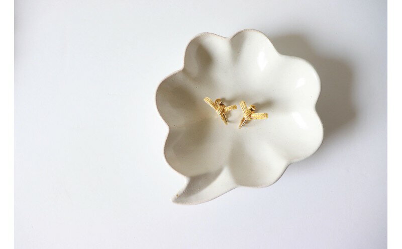 【ふるさと納税】水引musubi耳飾り ゴールド イヤリング ［52211040］　お届け：発注後、2週間程度