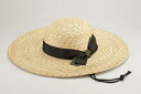 お礼の品詳細説明農作業用の帽子といえば、紫外線をしっかり守るつば広のシンプルな形状が特徴。そんな機能的な農帽のリボンをおしゃれに2重にアレンジ。ブラックとカーキ色のリボンを使用しています。どちらもモダンな雰囲気のカラーバーリエーションにしました。農帽をおしゃれにかぶりたいという方におすすめです。 【生産者の声】 埼玉県春日部市の伝統工芸品である「麦わら帽子」。 現在、日本で量産できる工場は少なく、その中でも100年以上の歴史と伝統を誇る老舗が田中帽子店です。 麦わら帽子は、7本の麦を1本に編んだ材料を使い、1つ1つ職人の手により重ねて円状に縫い上げる独特な縫製方法により作られます。 天然素材である「麦わら」は通気性も良く、日除けにもぴったりな夏に欠かせない帽子です。 田中帽子店では、男女・世代を問わず人気の麦わら帽子を、今なお昔ながらの作り方で1つ1つ丁寧に作っています。名称麦わら帽子　ブラック&カーキ59cm　UK-H049-BKKH内容量農作業用麦わら帽子　ブラック&カーキ59cm　UK-H049-BKKH[1点]配送常温原材料麦わら提供元株式会社田中帽子店（有限会社ビスポーク）注意事項※麦わら帽子は天然のものであり、色も徐々に濃い色に変化しますし、劣化もいたします。 ※サイズ感や形などの個体差もあります。骨格や髪形による頭の形、被り方や被り心地のお好みには個体差が生じることがあります。