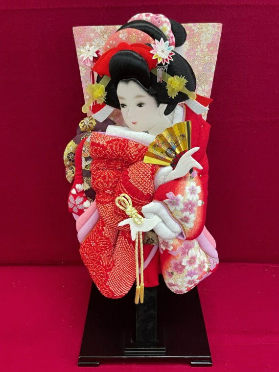 お礼の品詳細 説明 押絵羽子板は、戦後、東京から良質の桐を求めて移り住んだ職人と春日部の桐との出会いによって生まれたものです。 江戸時代の浮世絵を彷彿とさせるその姿は、一つの芸術品として高い評価を受けています。 豊富なバリエーションがある女物の中から1点をお送りいたします。 名称 押絵羽子板 女物20号(約60cm)　飾り台付 内容量 ・20号女物(約60cm) ・20号用飾り台 使用期限 - 配送 常温 保存方法 - 原材料 - 提供元 春日部羽子板組合 注意事項 ※1つ1つ羽子板職人が手作りしておりますため、作品ごとに趣が異なります。 ※お申込みからお届けまでは、10日〜2週間程度です。 ※写真はイメージです。