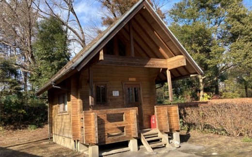 智光山公園キャンプ場 バンガロー2号棟利用券 / 自然 動物園 植物園 アスレチック 送料無料 埼玉県