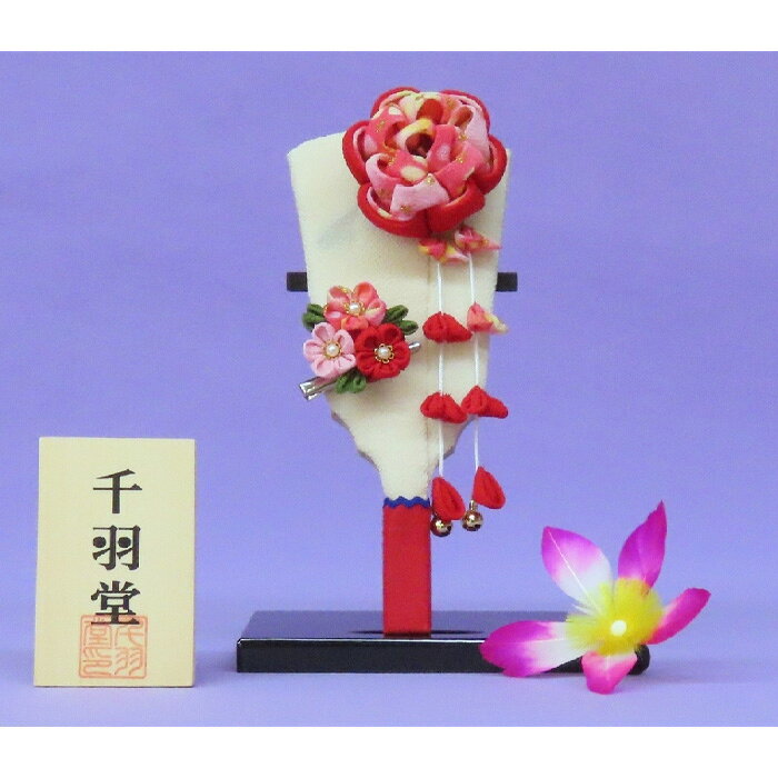 髪飾りになる羽子板（赤×ピンク）《千羽堂》［Yo−3］ ／ 羽子板 髪飾り つまみ細工 コンパクト 幅11.5cm 奥行5.5cm 高さ19cm クリップ 取り外し可能 手作り 伝統工芸 正月飾り 数量限定 千羽堂 No.272