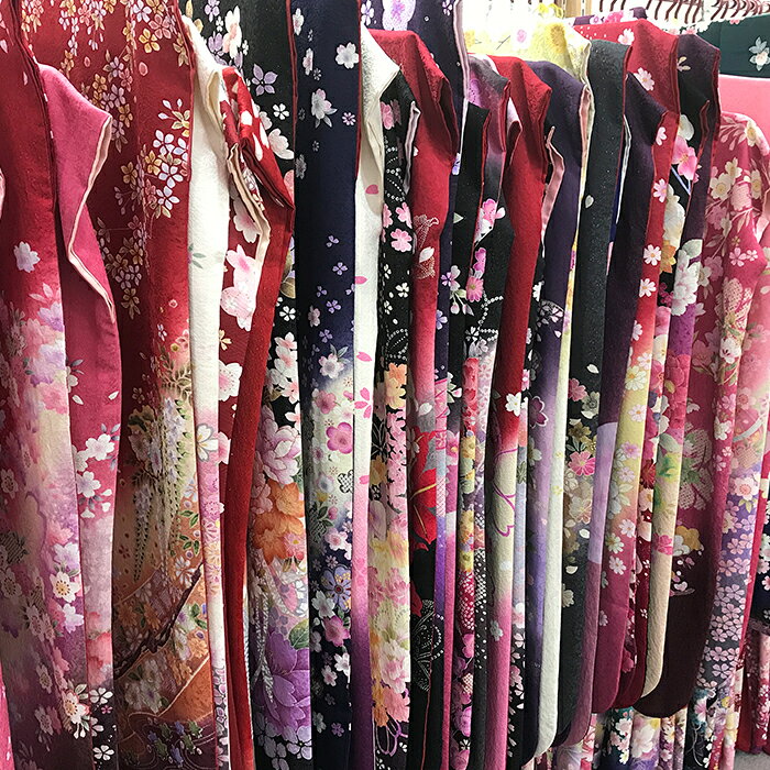 【ふるさと納税】着物専門店「樋口屋」成人式・振袖レンタルBコース　前撮り撮影会付コミコミプラン ／ 埼玉県 鴻巣市 成人式 振袖 レンタル 前撮り 撮影会 ロケ撮影 スタジオ撮影 ヘアメイク 着付け 六つ切り アルバム付 和装 着物専門店 体験写真 着物サービス No.401 f112178-kounosu-10000111 埼玉県鴻巣市 サンプル画像2