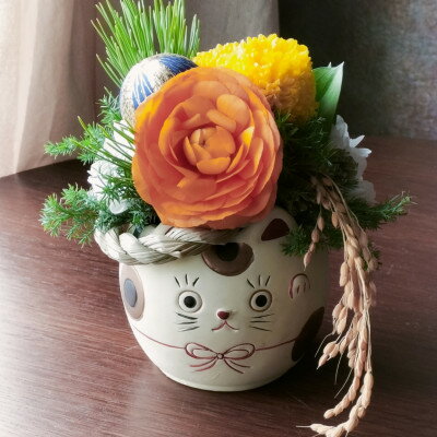 お正月 福飾り 招き猫フラワーアレンジメント