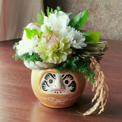 お正月 福飾り 金だるまフラワーアレンジメント