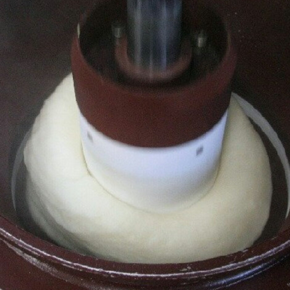 【ふるさと納税】【期間限定】切り餅・よもぎ餅・玄米餅 4袋 セット／穀万 保存料なし 添加物なし もち米 コシヒカリ 老舗 人気 手作り 食べやすい リピーター おやつ