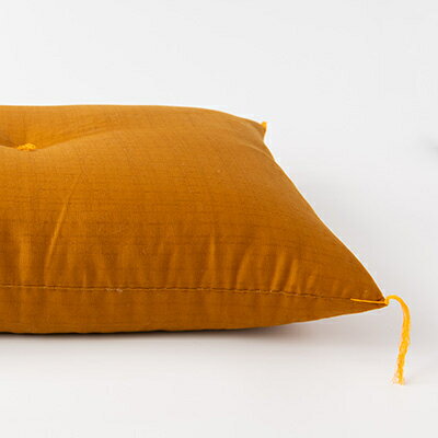 【ふるさと納税】綿ふとん職人が手掛ける綿100%座布団【銘仙判】55cm×59cm【黄土色】【1401279】