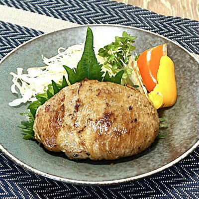 名称 Judo’s Cook　東の匠SPF豚肉巻き生ハンバーグ120g×6個 保存方法 冷凍 発送時期 2026/07/02から順次発送 ※2026/07/02以降のお申込みは3～4週間程度で順次発送 提供元 株式会社オーガニックス 配達外のエリア 離島 お礼品の特徴 千葉県で製造された「東の匠SPF豚肉巻き生ハンバーグ」は、白く甘みのある脂身と、味わい深い赤身が特長の東の匠SPF豚を使用した一品です。この豚肉の上質な味わいを存分に生かしたハンバーグに仕上げています。さらに豚肉で包み込むことで、ジューシーな食感と旨みが一層引き立ちます。 豚肉の濃厚なコクで、食べ応えのある味わいが楽しめます。手軽に調理でき、本格的な美味しさを堪能できる点も魅力です。 召し上がり方 1.冷蔵庫で約8時間解凍し、袋から取り出します。 2.ハンバーグの形を整え、中央を少しくぼませます。 3.油をひいたフライパンで中火1分→弱火3分焼き、裏返して弱火3分。 4.焼き色がついたら水45ccを加え、蓋をして弱火で3分蒸し焼き。 5.裏返して蓋をしてさらに3分→もう一度裏返して火を止め、余熱で5分。 6.肉汁が透明になれば完成です。 ■お礼品の内容について ・東の匠SPF豚肉巻き生ハンバーグ[120g×6] 　　製造地:千葉県 　　賞味期限:発送日から90日 ■注意事項/その他 ◆アレルギー表示 卵・乳成分・小麦・大豆・豚肉 ■原材料:お礼品に記載 ※アレルギー物質などの表示につきましては、お礼品に記載しています。 ・ふるさと納税よくある質問はこちら ・寄附申込みのキャンセル、返礼品の変更・返品はできません。あらかじめご了承ください。 【関連キーワード】 季節のご挨拶に お正月 賀正 新年 新春 初売り 年賀 成人式 成人祝 節分 バレンタイン ひな祭り ホワイトデー 卒業式 卒業祝い 入学祝 お花見 ゴールデンウィーク GW こどもの日 端午の節句 お母さん ママ 母の日 お父さん パパ 父の日 七夕 初盆 お盆 お中元 御中元 中元 お彼岸 残暑御見舞 残暑見舞い 敬老の日 おじいちゃん 祖父 おばあちゃん 祖母 寒中お見舞い クリスマス お歳暮 御歳暮 ギフト プレゼント 贈り物 セット 日常の贈り物に お見舞い 退院祝い 全快祝い 快気祝い 快気内祝い ご挨拶 ごあいさつ 引っ越しご挨拶 引越しご挨拶 お宮参り御祝 合格祝い 進学内祝い 成人式 御成人御祝 卒業記念品 卒業祝い 御卒業御祝 入学祝い 入学内祝い 小学校 中学校 高校 大学 就職祝い 社会人 幼稚園 入園内祝い 御入園御祝 お祝い 御祝い 内祝い 金婚式御祝 銀婚式御祝 御結婚お祝い ご結婚御祝い 御結婚御祝 結婚祝い 結婚内祝い 結婚式 引き出物 引出物 引き菓子 御出産御祝 ご出産御祝い 出産御祝 出産祝い 出産内祝い 御新築祝 新築御祝 新築内祝い 祝御新築 祝御誕生日 バースデー バースデイ バースディ 七五三御祝 753 初節句御祝 節句 昇進祝い 昇格祝い 就任 お供え 法事 供養 法人・企業様に 開店祝い 開店お祝い 開業祝い 周年記念 異動 栄転 転勤 退職 定年退職 挨拶回り 転職 お餞別 贈答品 景品 コンペ 粗品 手土産 寸志 歓迎 新歓 送迎 歓送迎 新年会 二次会 忘年会 記念品 関連キーワード 楽天ふるさと納税 ふるさと納税 ふるさと 39ショップ買いまわり 39ショップ キャンペーン 買いまわり 買い回り 買い周り お買い物マラソン マラソンセール SS 楽天スーパーセール スーパーセール スーパーSALE SS スーパーセール 人気 ランキング コロナ コロナ支援 お試し 贈答 贈答用 国産 年内 送料無料このお礼品は以下の地域にはお届けできません。 ご注意ください。 離島