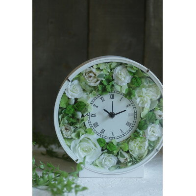 【ふるさと納税】アーティフィシャルフラワー　八千代市のバラをモチーフに使った花時計 (白のベース×..