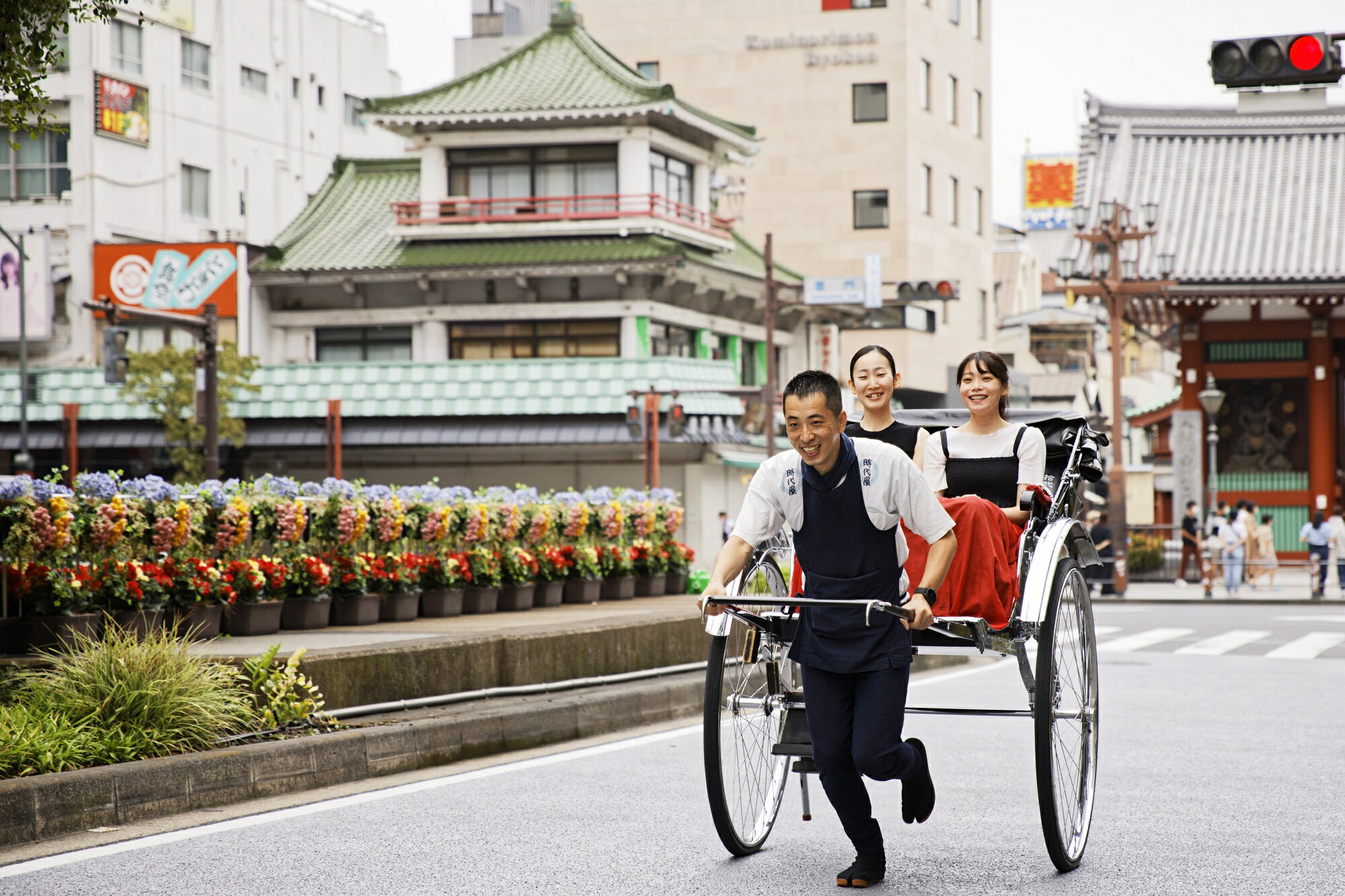 【ふるさと納税】浅草人力車の一番の老舗！浅草観光人力車乗車チケット【2名様30分コース】 体験 ペア 関東 東京 上野 浅草 人力車 チケット アウトドア 観光 スカイツリー ツアー 旅行