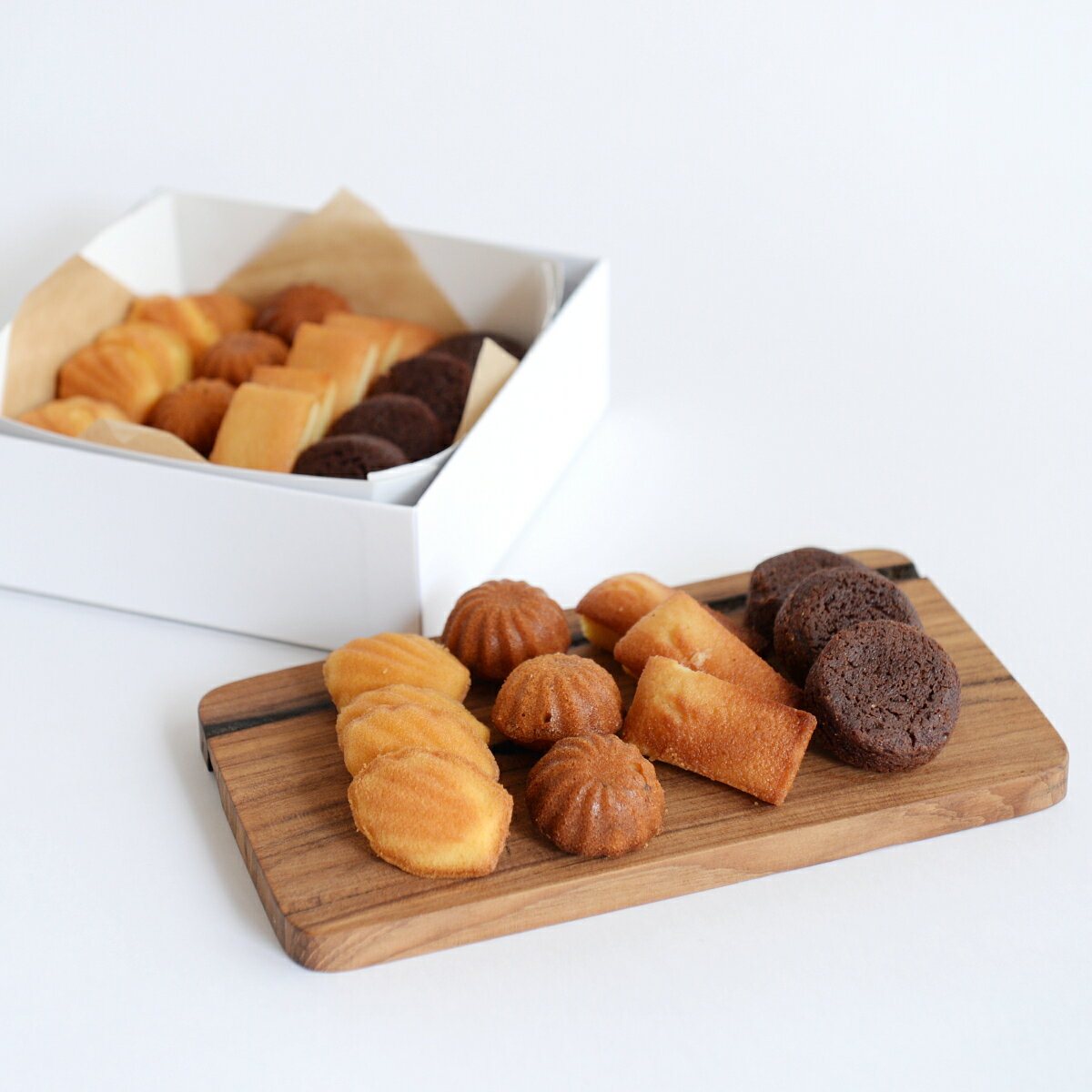 【ふるさと納税】【NOAKE TOKYO（野空）】 コッフルジュエ3種重ね〜沢山のお愉しみを詰込んだ小菓子の玉手箱〜 スイーツ 焼き菓子 詰め合わせセット クッキー あられ ダコワーズサンド アソート ギフト