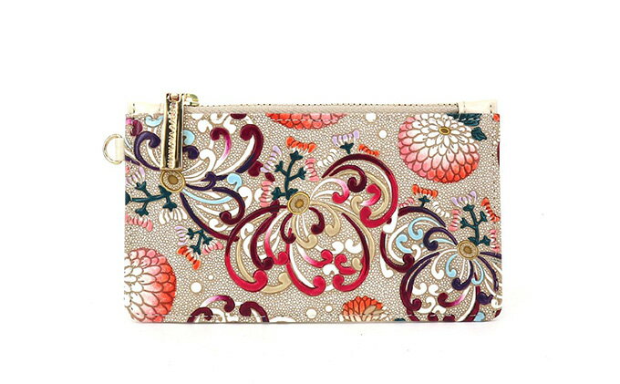 【ふるさと納税】【文庫屋大関】すっきりカードケース　乱菊＜赤紫＞【皮革工芸品】 ファッション小物 雑貨 フラグメントケース 小銭入れ付き 収納 スマート 日本製 　お届け：発送可能時期より順次配送