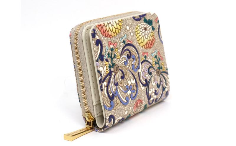 【ふるさと納税】【文庫屋大関】二つ折りファスナーミニ財布 乱菊＜青紫＞【皮革工芸品】財布 二つ折り 小物 お札 カード 小銭 コンパクト 牛革 手作り 日本製 墨田区 東京都　お届け：発送可能時期より順次配送