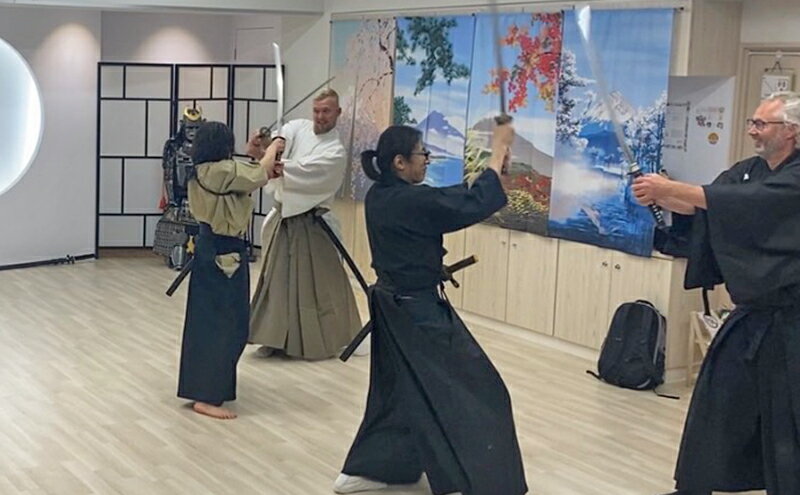 【ふるさと納税】侍体験 プライベートレッスンで侍の動きと殺陣を体験 殺陣コース 4名様 東京 巣鴨 侍 殺陣体験 殺陣 体験チケット 体験 チケット クーポン レッスン 教室 プライベートレッスン 東京都 豊島区 3