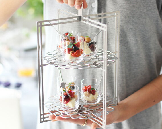 【ふるさと納税】ロシェスタンドM【comoleve】コモレーヴェ ／ ステンレス製 テーブルウェア ケーキスタンド プレート トリベット オシャレ 上品 送料無料 東京都 [No.166]