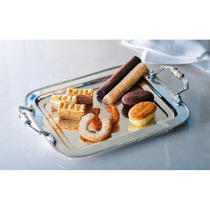 【ふるさと納税】馬車道コレクション　19個入り（ミルフィユ、幸せを呼ぶ馬車道馬蹄パイ、ガトー・スフレ、・ガトー・オ・ガナッシュ・ガトー・ウィークエンド） | 菓子 おかし 食品 人気 おすすめ 送料無料のサムネイル