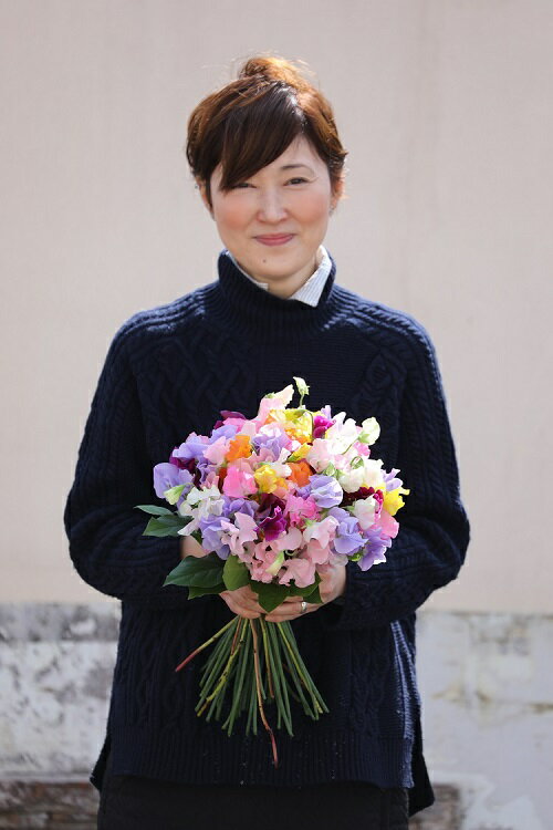 【ふるさと納税】旬のお花で季節の花束【旬のお花で季節の花束 世界らん展 フラワードリームジャパンカップ 国内主要コンテスト受賞 贈り物 フラワーライフ 生活の彩 お部屋の彩 約 幅30cm、奥行き30cm、高さ35cm 神奈川県 小田原市 】