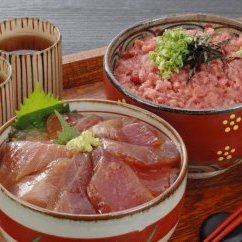三崎のまぐろ問屋自家製“漬まぐろと目鉢まぐろすきみ”