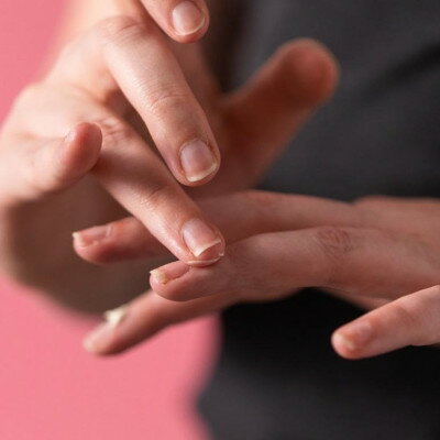 【ふるさと納税】LUSH ラッシュ 檸檬の指先 50g ネイルクリーム ハンドメイドコスメ【1640983】