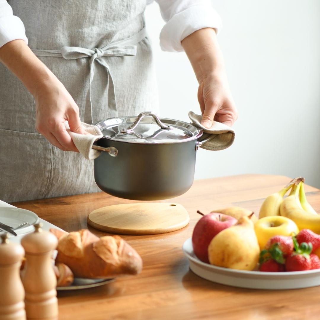 【ふるさと納税】TE2NABE シチューポット18cm 鉄鍋 無水調理 特殊窒素加工で錆びにくい 鍋 キッチン用品 新生活 一人暮らし 燕三条製 [プリンス工業] 【025S039】