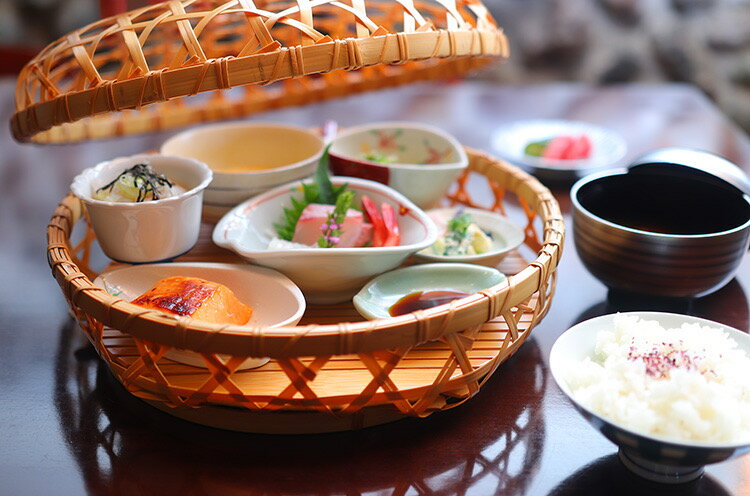 楽天新潟県加茂市【ふるさと納税】ヤマカフェ ランチペアお食事券 （本券1枚で2名様ご利用）北越の小京都の老舗割烹「山重」料亭ランチペアチケット加茂市 割烹 山重