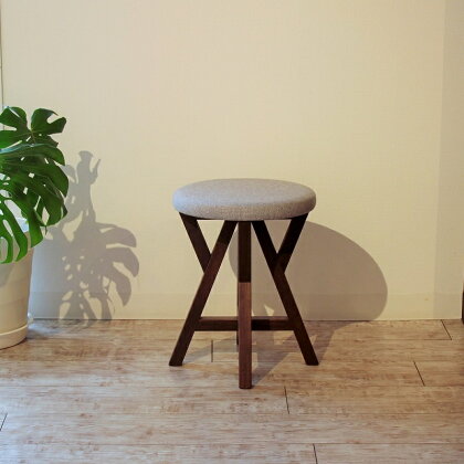 便利・かわいい・オシャレな超軽量スツール〈KIRI Branch Stool BR〉