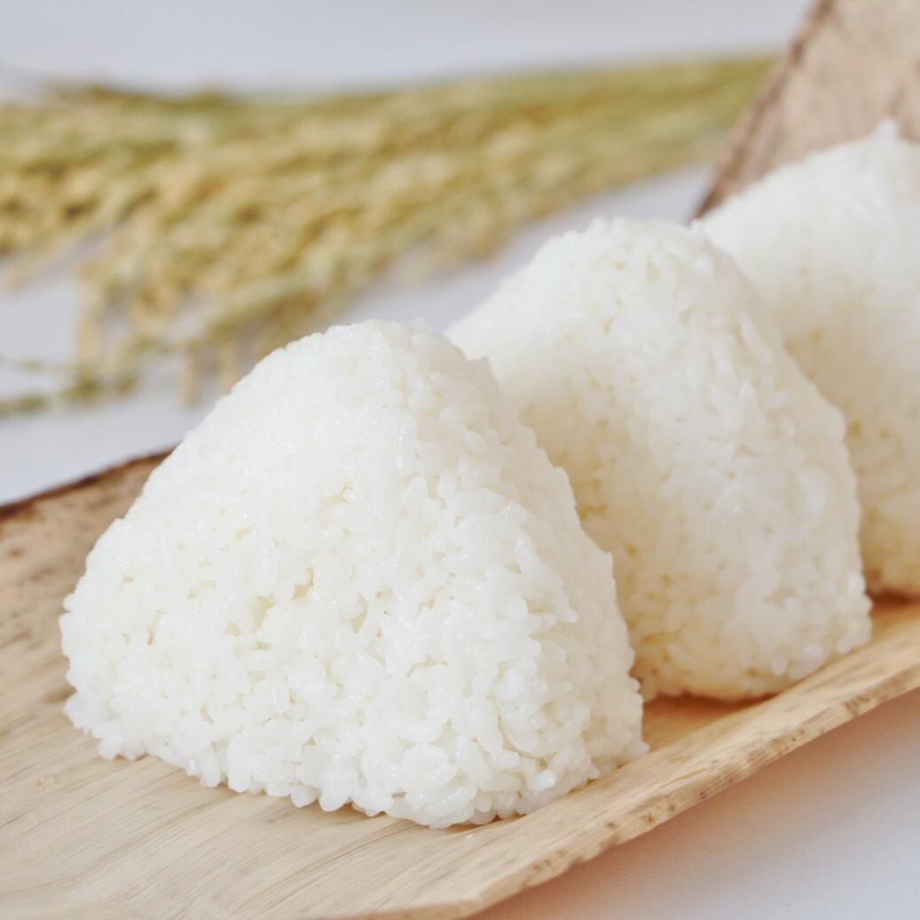 こしいぶきは、コシヒカリと似た食味を持つとされていますが、比べてみるとお米自体の甘さはあっさりとしていて、味の濃いおかずとの相性が非常に良いとされているのが特長です。　【ふるさと納税】 【令和7年産米】【選べる内容量】 新潟県産 こしいぶき 5kgまたは 5kg×2袋（合計10kg） 精米 お米 白米 1033001 1033003