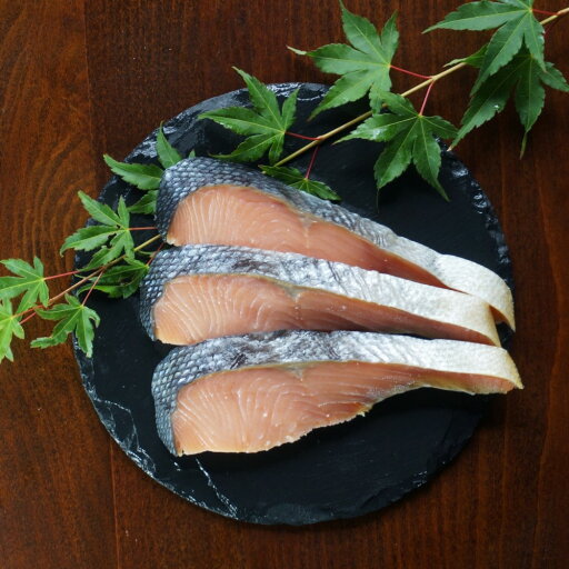 【ふるさと納税】千年鮭きっかわ 塩引鮭3切セット 計150g 切身 塩引き鮭 鮭 切り身 シャケ さけ サケ 焼き魚 魚 魚介類 国内産 国産 新潟県 村上市 越後村上名物 箱入り 冷蔵 1034006 【ふるさと納税】千年鮭きっかわ 塩引鮭3切セット 計150g 切身 塩引き鮭 鮭 切り身 シャケ さけ サケ 焼き魚 魚 魚介類 国内産 国産 新潟県 村上市 越後村上名物 箱入り 冷蔵 1034006