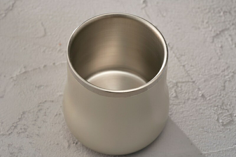 【ふるさと納税】 18-8ステンレス 二重構造 エレガンスDXフリーカップ 約200ml シャンパンシルバー 【 タンブラー カップ コップ ステンレス 保温 保冷 結露が出にくい 汚れが付きにくい 高級感 O・S 新潟県 燕市 燕三条 】 [10001114]