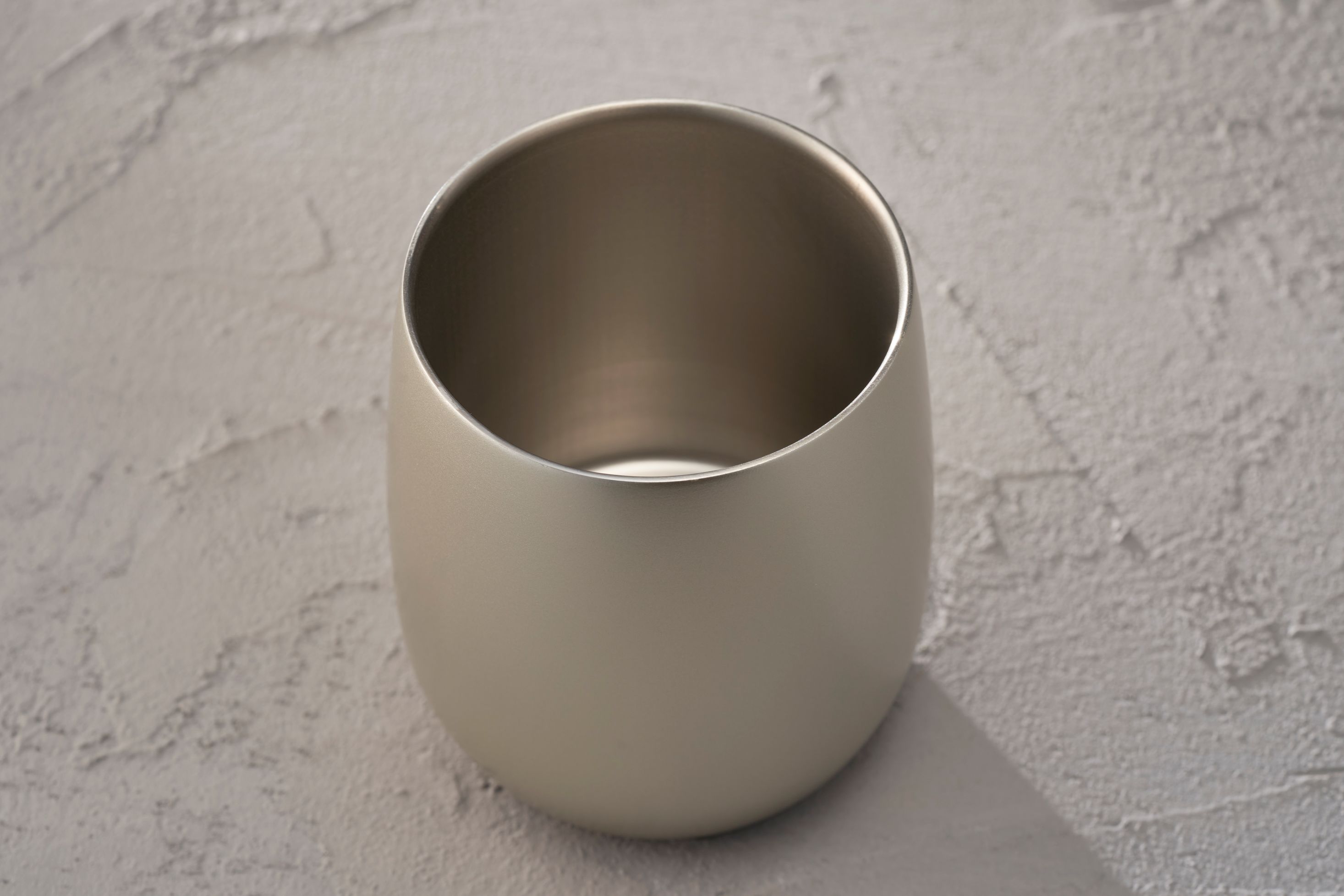 【ふるさと納税】 18-8ステンレス 二重構造 エレガンス フリータンブラー シャンパンシルバー 【 タンブラー カップ 保温 保冷 結露が出にくい 汚れが付きにくい テーブルウェア おしゃれ 高級感 メイド・イン・ツバメ認証 O・S 新潟県 燕市 燕三条 】 [f30073]