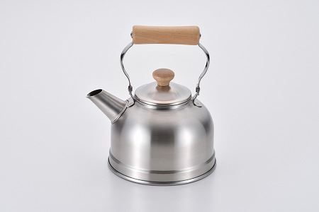 【ふるさと納税】CS-021 千歳 木柄ケトル1.5L【 やかん 日本製 ステンレス 直火 ih コンパクト ケトル おしゃれ ガス キッチン キッチン用品 送料無料 燕三条 新潟県 燕市 】のサムネイル