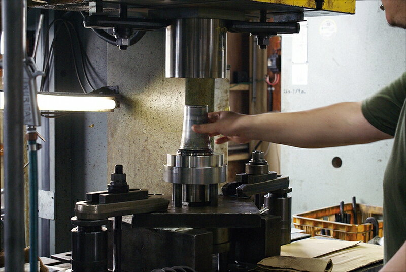 【ふるさと納税】燕人の匠 銅製タンブラー400ml【 ビール アイスコーヒー コップ グラス カップ 槌目 おしゃれ キャンプ アウトドア 新潟県 燕市 燕三条 】