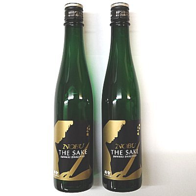 返礼品の内容について 返礼品名 北雪 NOBU ノブ 純米大吟醸 500ml 2本 ( 酒 お酒 日本酒 地酒 さけ 人気 おすすめ 常温 晩酌 リピート ) 返礼品について 一度飲んだお客様がリピートしてくる率がかなり高いです。実際、ワインのような香り、口にふくみ、のどを通るまでの綺麗さが特徴。また特別な晩酌などにお勧めです。【製造場所】北雪酒造：佐渡市徳和※画像はイメージです。※保存方法：常温保存※海上荒天や天候等に伴いフェリーが欠航した場合、お荷物のお届けに遅延等が発生する可能性がございます。※20歳未満の飲酒は法律で禁止されています。事業者：佐渡の地酒・北村酒店連絡先：0259-74-2256 内容量・原材料等 北雪　NOBU　純米大吟醸　500ml　2本【原材料名】米・米麹 発送時期 入金確認後、1週間以内に発送いたします。 発送方法 常温配送 消費期限 商品到着から1年以内 提供元 佐渡の地酒・北村酒店 【関連キーワード】 日本酒 酒 お酒 さけ おさけ 地酒 新潟地酒 佐渡地酒 佐渡の地酒 北雪 北雪酒造 NOBU ノブ 純米大吟醸 純米大吟醸酒 熱燗 冷酒 冷や 常温 晩酌 家飲み 宅飲み 500ml お取り寄せ お取り寄せ酒 ご当地 お祝い ギフト プレゼント 贈り物 贈答品 父の日 敬老の日 お中元 お歳暮 人気 おすすめ ふるさと納税 返礼品 新潟県 佐渡市 返礼品は様々なシーンの贈り物にもおすすめ ■季節の贈り物・イベントに ふるさと納税の返礼品は、御中元・お中元・中元・暑中見舞い・残暑見舞い・残暑御見舞などの夏のご挨拶や、お歳暮・御歳暮・寒中お見舞い・お年賀といった冬の贈答品、さらにお見舞いなど、通年のギフト・プレゼントとして最適です。また、母の日・父の日には、大好きなお母さん（ママ）、いつも頼れるお父さん（パパ）へ、感謝を込めての贈り物や敬老の日には、おじいちゃん（祖父）、おばあちゃん（祖母）の長寿お祝いとしても選ばれています。 ■人生の節目を祝う贈り物・お返し（内祝い）に 結婚祝い・御結婚御祝・ご結婚御祝い・御結婚お祝いや、結婚式の引き出物・引出物、その後の結婚内祝い。そして、出産祝い・ご出産御祝い・出産御祝・御出産御祝と、感謝の気持ちを伝える出産内祝いなどの慶事のセットとしてもおすすめです。お子様の成長に合わせた七五三御祝、入園内祝い・御入園御祝（幼稚園・保育園）、小学校・中学校・高校・大学への入学祝い・入学内祝い、合格祝い、進学内祝い、卒業祝い・御卒業御祝。さらに、成人式・御成人御祝を経て社会人となる方への就職祝いまで、幅広く対応いたします。 ■ビジネス・新生活・快気祝い・法事などの贈答品として ビジネスシーンでは、昇進祝い・昇格祝い・就任祝い、開業祝い・開店祝い・開店お祝い、周年記念などの祝儀から、異動・栄転・転勤・退職・定年退職・転職の際のお祝い・御祝い・内祝い、お世話になった方への贈り物としても重宝されます。 また、退院祝い・快気祝い・全快祝い・快気内祝いなど、快復の報告や御礼にもふさわしいく、新築御祝・新築内祝いや、引っ越しのご挨拶の品などにも使え、法事や弔事の贈答品としても安心してご利用いただけます。 ・ふるさと納税よくある質問はこちら ・寄付申込みのキャンセル、返礼品の変更・返品はできません。あらかじめご了承ください。 新潟県佐渡市について ■海に浮かぶ「日本の縮図」 日本海に浮かぶ佐渡島は「日本の縮図」とも言われ、沖縄本島に次いで日本で2番目に大きな島です。 気候は本土よりも夏涼しく、冬は温暖です。島の北に大佐渡山地、南に小佐渡山地があり、それに挟まれて国中平野が広がっています。 流人たちがもたらした貴族文化、金山の発展による江戸からの武家文化、商人、船乗りが運んだ町人文化が渾然一体となり、独特の文化を育んでいます。北雪 NOBU ノブ 純米大吟醸 500ml 2本 ( 酒 お酒 日本酒 地酒 さけ 人気 おすすめ 常温 晩酌 リピート )