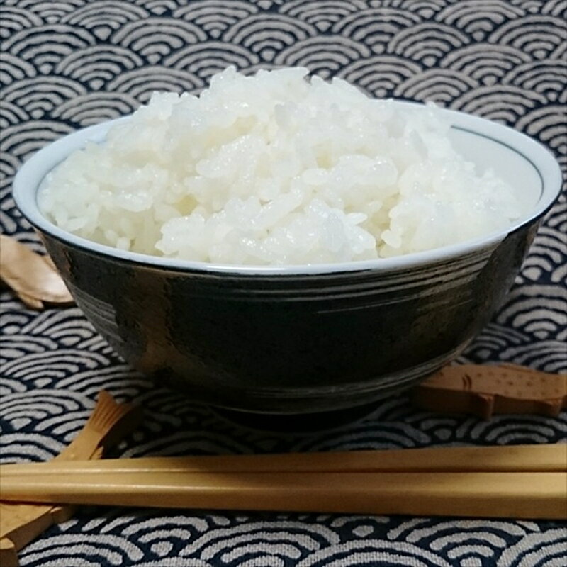 【ふるさと納税】令和7年産 魚沼コシヒカリ 鳥屋ヶ峰山麓米(精米)9kg(3kg×3) お米 　お届け：寄附入金確認後、約2週間～1ヶ月ほどでお届け