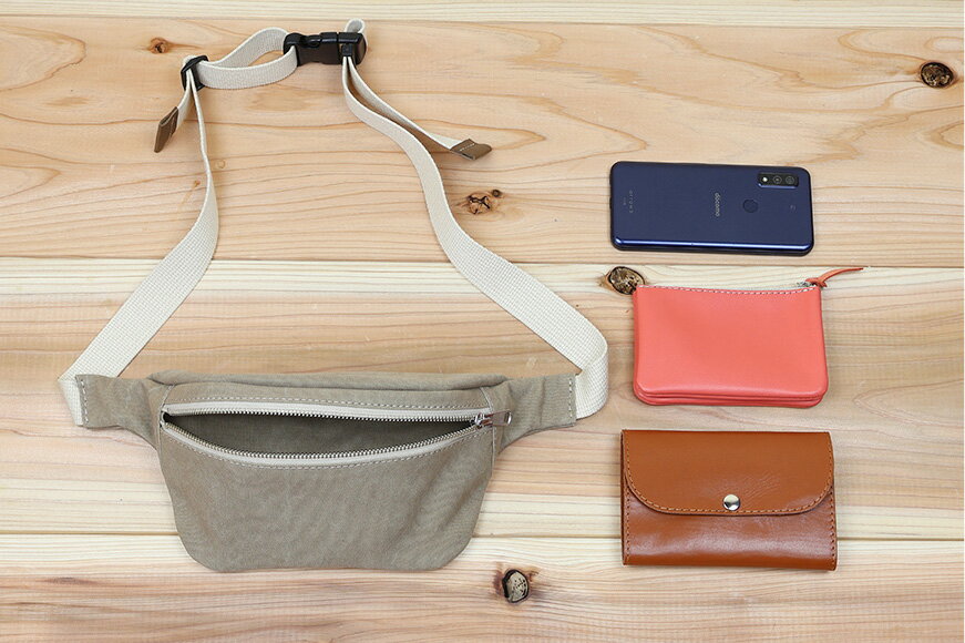 【ふるさと納税】 フェスバッグ S [アトリエSASSA 富山県 朝日町 34310323] ボディバッグ 鞄 かばん カバン 帆布 革 おしゃれ 手作り シンプル レザー