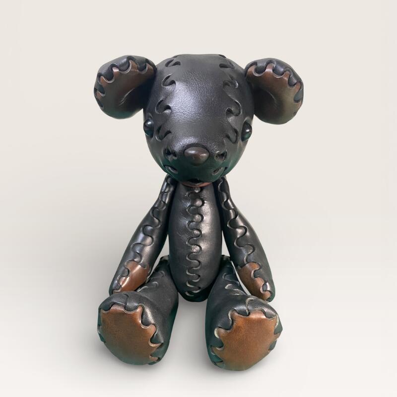 【ふるさと納税】革製ぬわぐるみ「ハザイ×クマ」/ 送料無料 Kenichiro Ito Leather Lab 福井 越前市 クマ ぬいぐるみ 記念品 グッズ ギフト(18209)