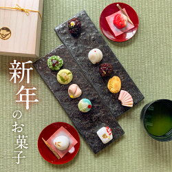 【ふるさと納税】 生菓子 上生菓子 練り切り 桐箱入り 12個 セット 数量限定 和菓子 正月 詰め合わせ お正月 新年 桐箱 スイーツ 贈答 迎春 2023 ギフト お菓子 お祝い 老舗 【年内配送】 【 先行予約 ・ 数量限定 】 【2023年12月25日発送予定】･･･ 画像1